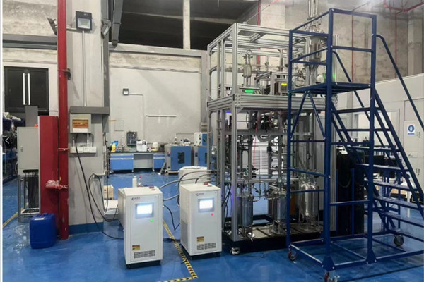 湖州某制藥企業(yè)采購2.5kW高低溫循環(huán)一體機(jī)助力聚乙烯實驗項目
